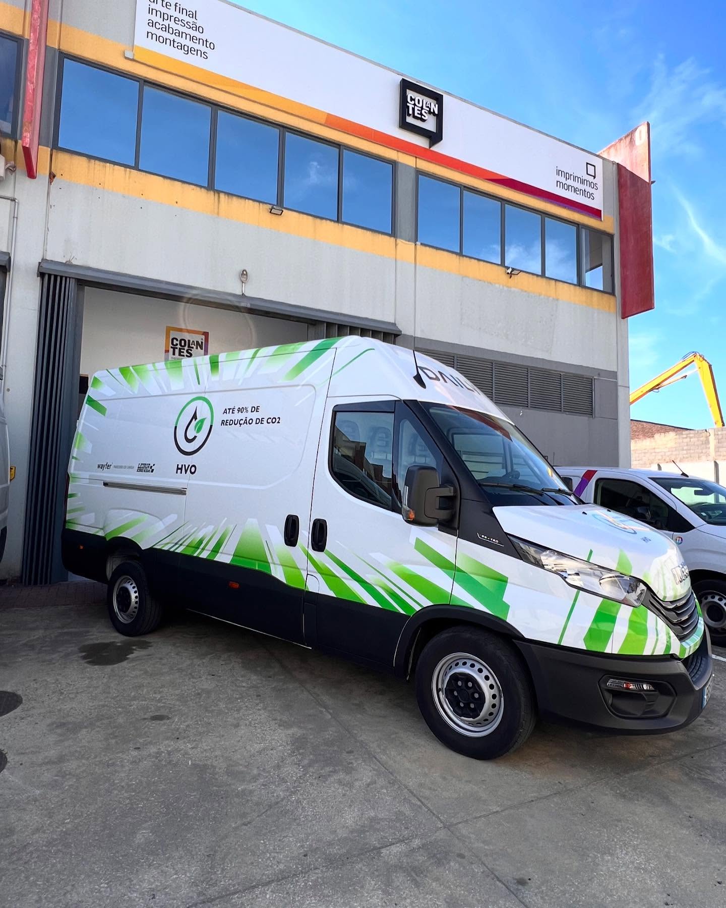 Verde a combustão ou Azul elétrica? Já as viu por aí? 😍
